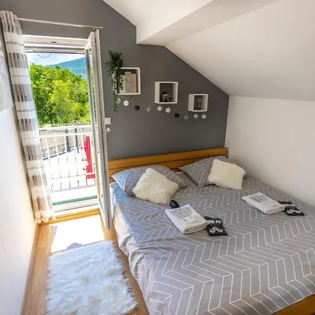 Holiday House Andrea בית נופש Lovreć