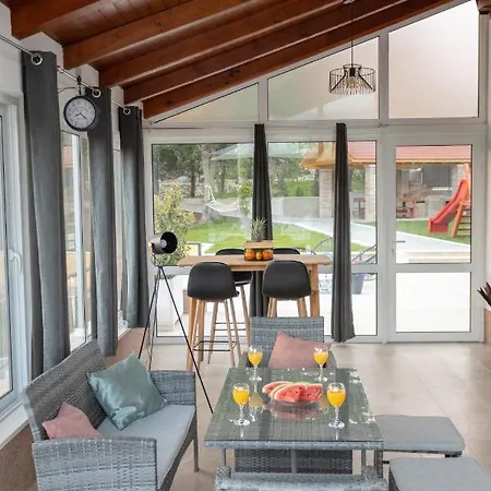 Holiday House Andrea בית נופש *