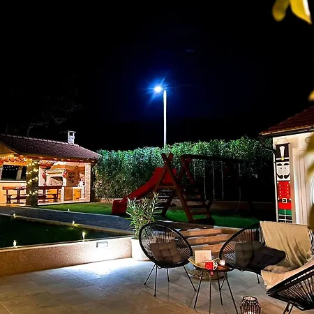 Holiday House Andrea בית נופש *